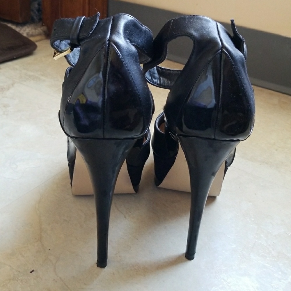 Shoes - Picture 3 of 4